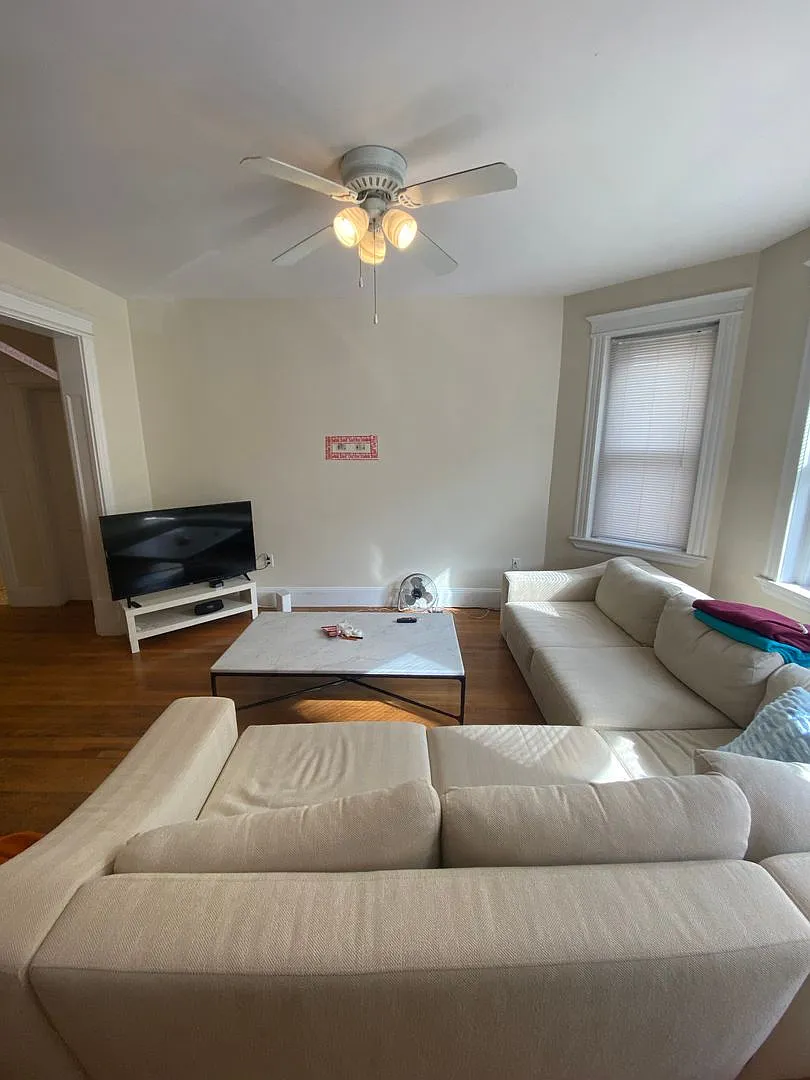 No Fee!! Nice Brighton 3 Bed/2 Bath With In-Unit Laundry & B, C And D Line Access — Photo 2