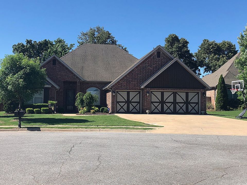 1st image of 4304 W Woodview Dr
