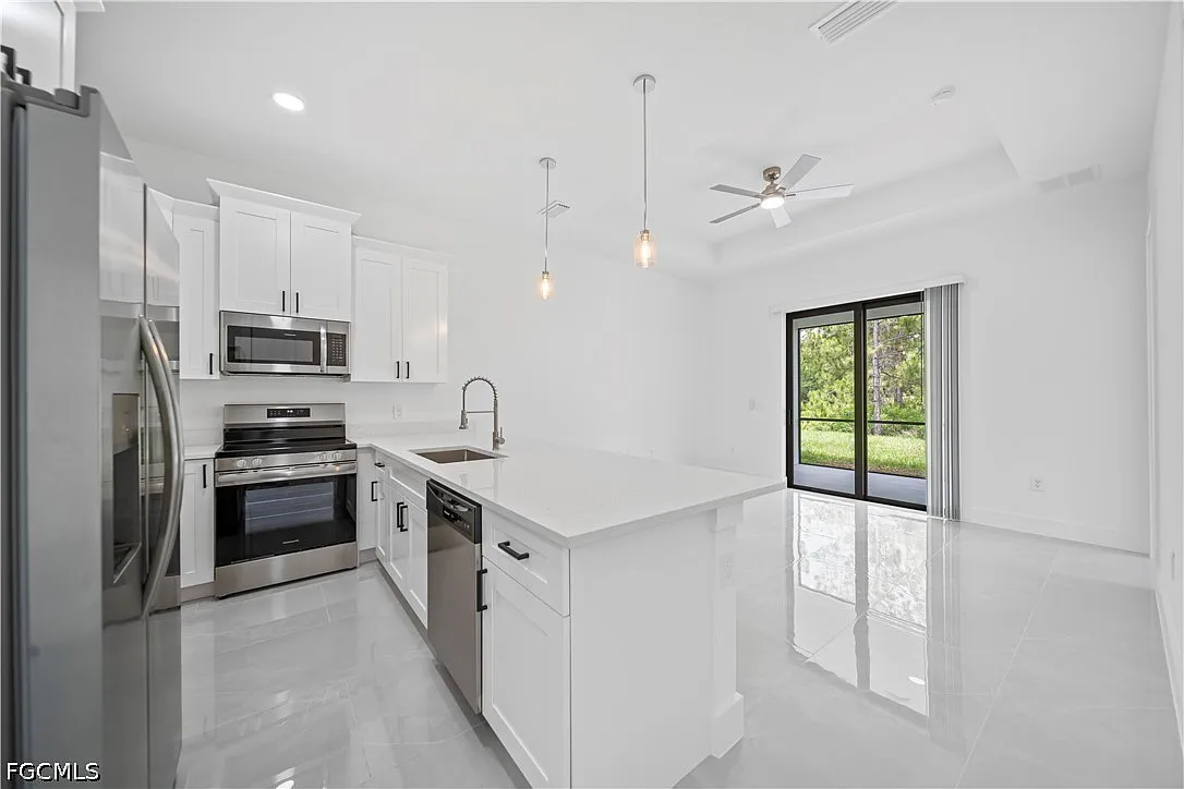3 bed, 2.0 bath, 1270 sqft, $2,000 — Photo 1
