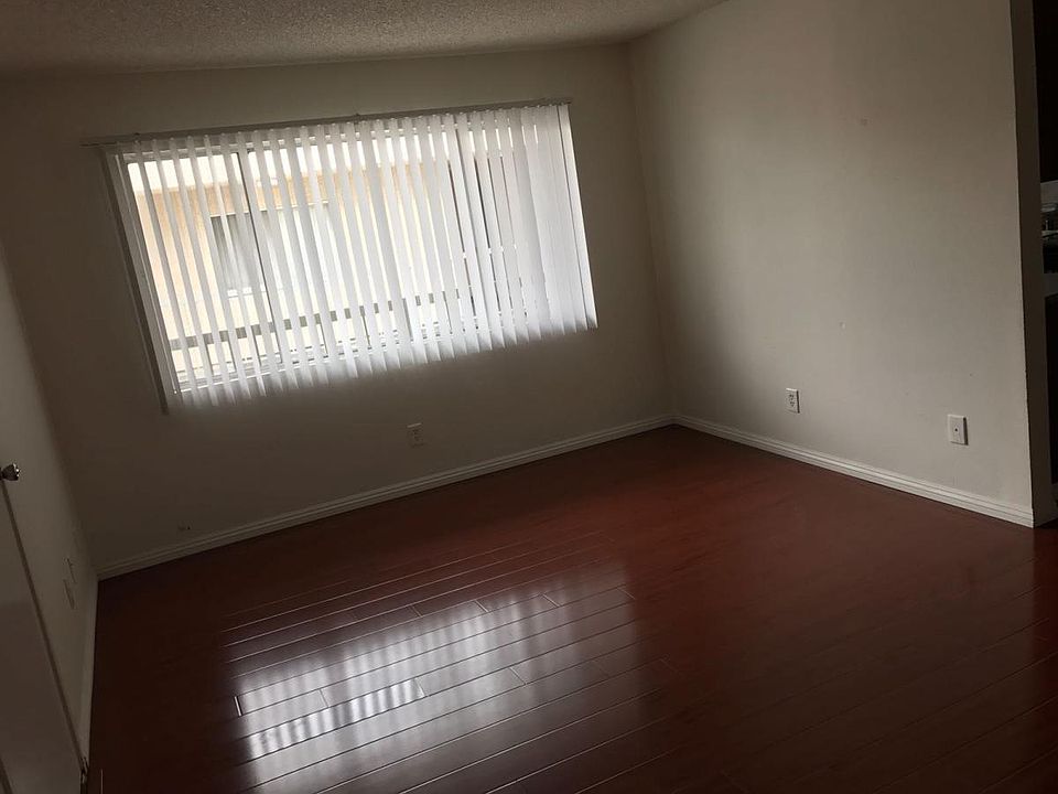 2nd image of 7233 Loma Verde Ave APT 103