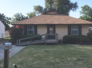1105 E Oak St, El Reno, OK 73036