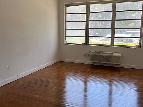 3rd image of 739 11th St APT 9