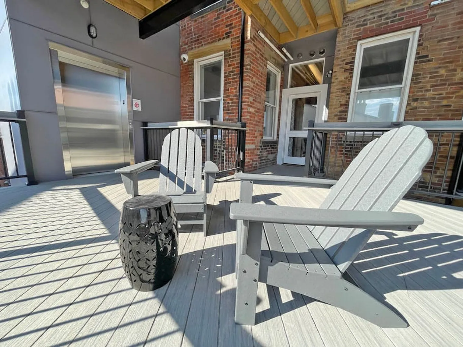 1 bed, 1.0 bath, 710 sqft, $1,977 — Photo 4
