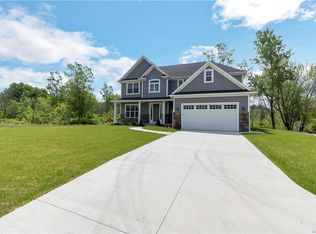 12 Blackstone Ct, Lancaster, NY 14086
