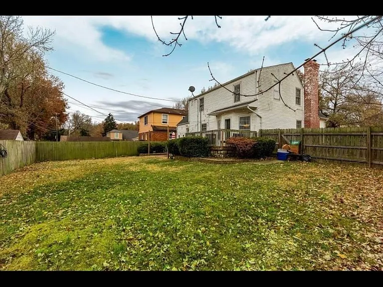 6641 Cherry St — Photo 10