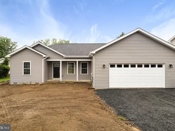1054 Eagle School Rd, Martinsburg, WV 25404