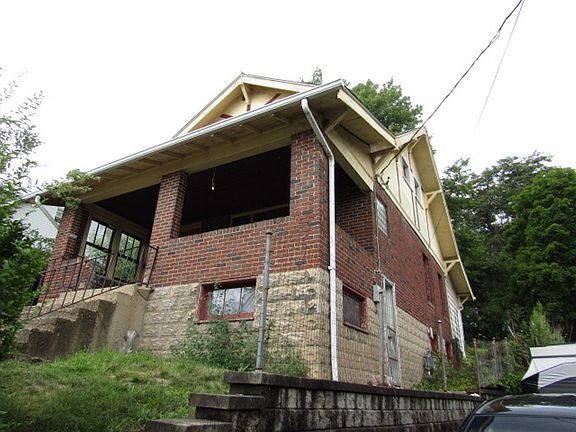 3rd image of 424 W 9th Ave