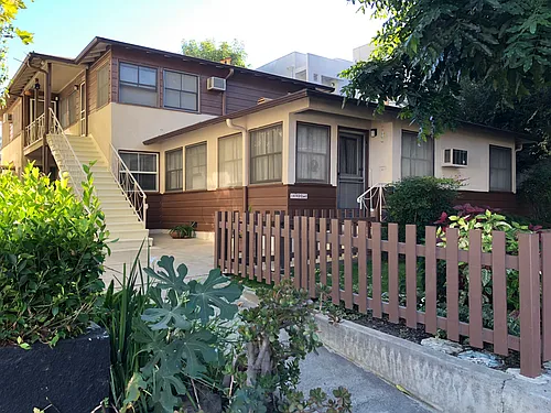 14916 Moorpark St #4 Photo 1