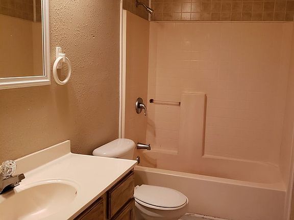 4th image of 433 W 75th St
