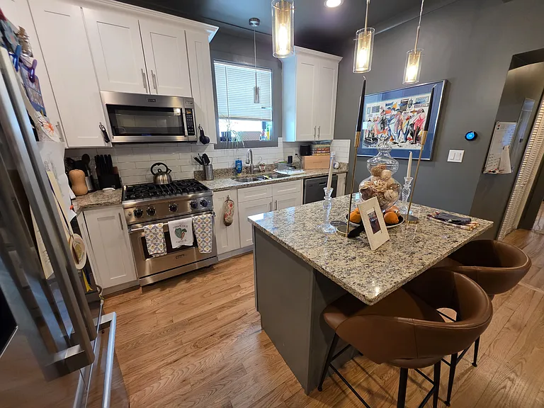 5252 N Damen Ave #2 — Photo 4