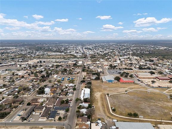 5th image of 401 E Bravo Blvd