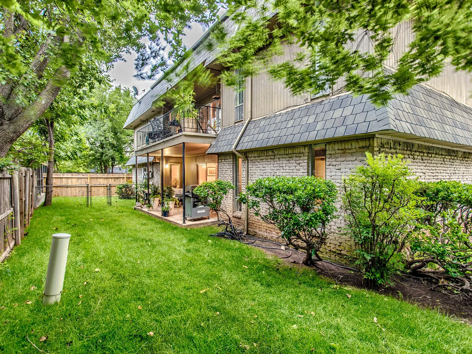 1535 Glenbrook Dr — Photo 3