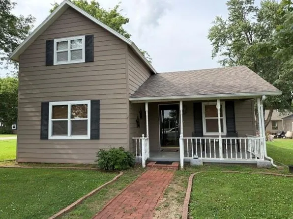 901 E 5th St, Altamont, KS 67330