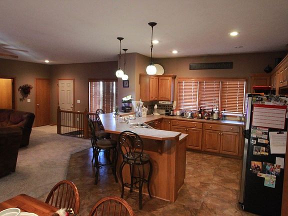 3rd image of 1309 Meadow Ln