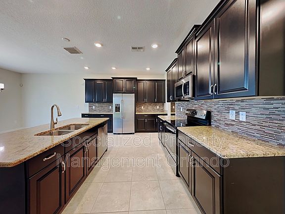 3rd image of 10168 Lovegrass Ln
