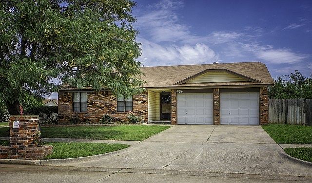 Lots of Curb Appeal
