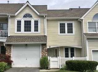 4 Berwick Ct, Fishkill, NY 12524
