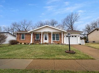 1715 Dover Trace Dr, Fenton, MO 63026