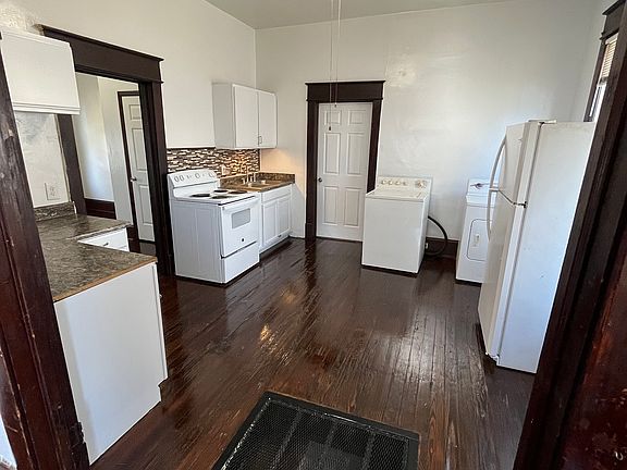 4th image of 1016 Stewart Ave SE