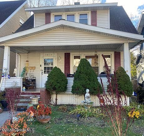 1st image of 1072 Lakeview Avenue
