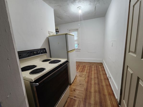 fort-wayne-indiana-445010387 picture