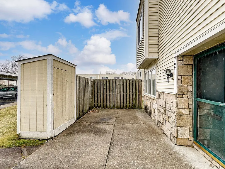 Candlelite Apartments — Photo 34