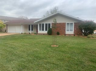 15429 Country Ridge Dr, Chesterfield, MO 63017