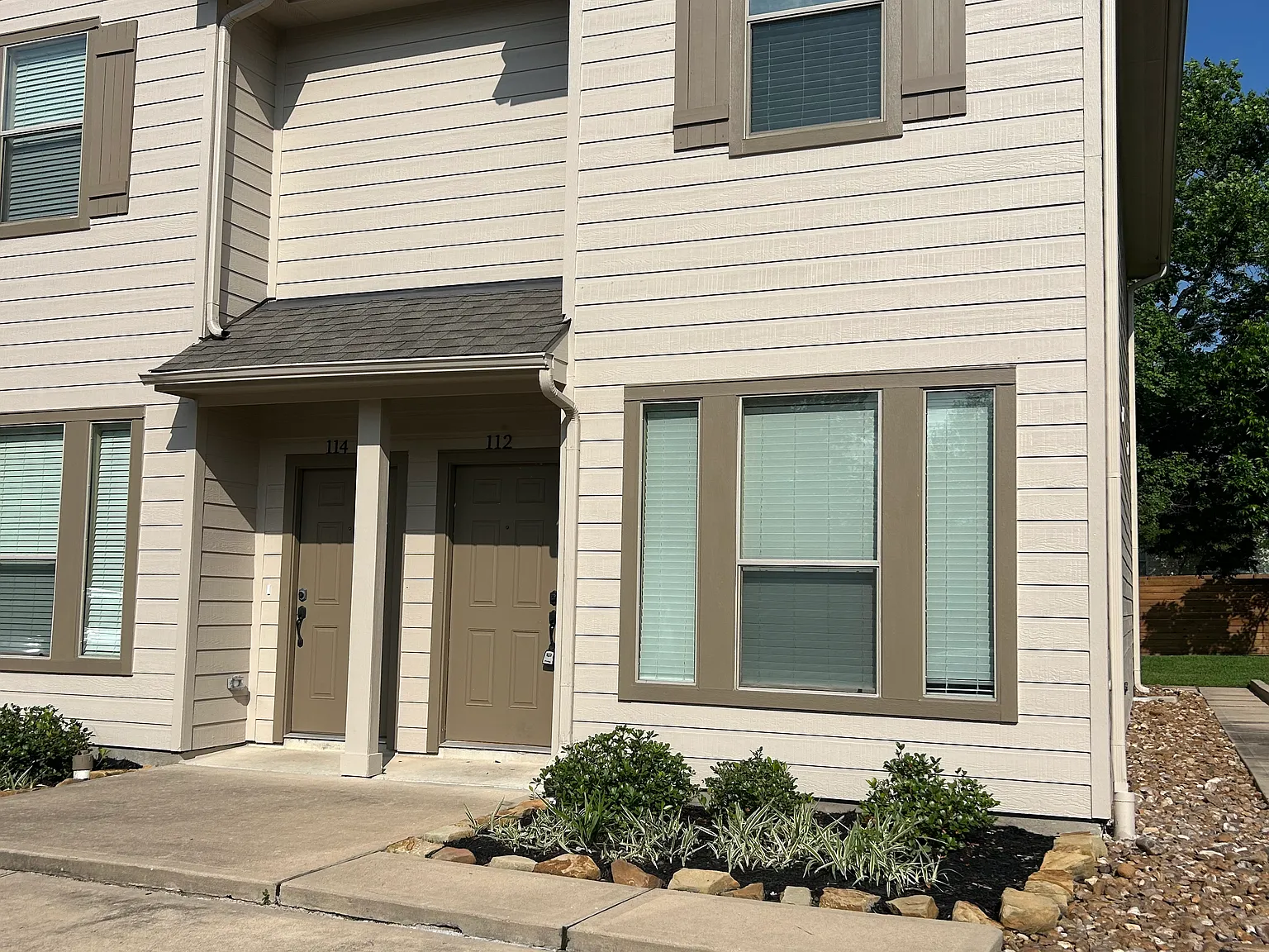 2 bed, 1.5 bath, 1120 sqft, $1,400 — Photo 1