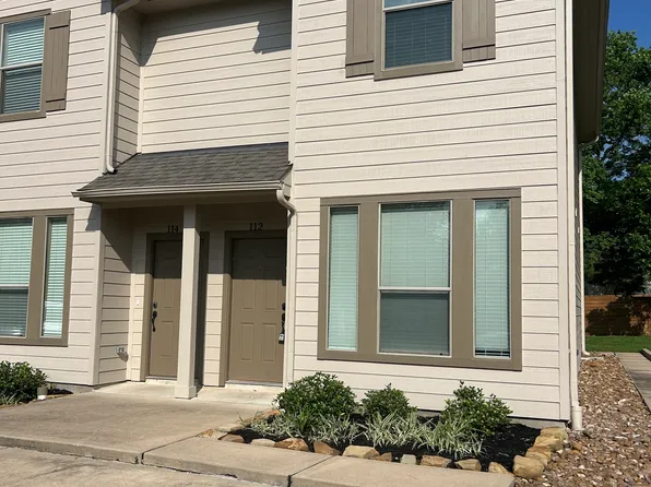 221 E Luhn St, Bellville, TX 77418