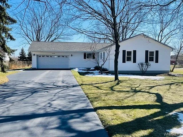 1048 James Dr photo 1