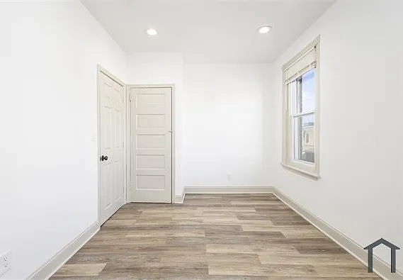 137 N Hobart St — Photo 8