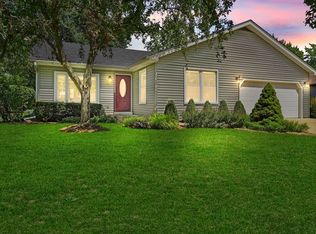 30W090 Greenbrook Ct, Warrenville, IL 60555