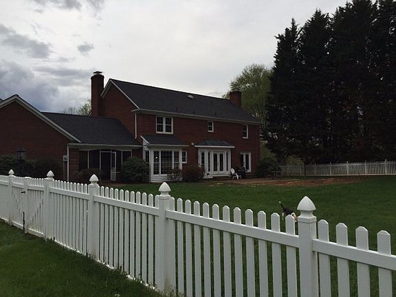 5th image of 271 Colony Dr