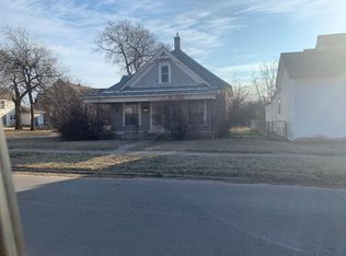 213 S 10th St, Clinton, OK 73601