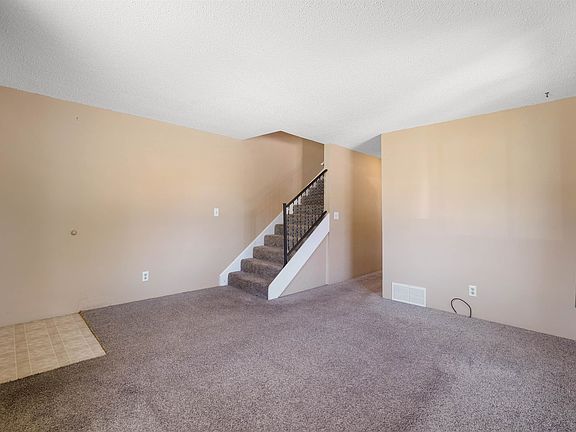 4th image of 613 1/2 Thomas Dr