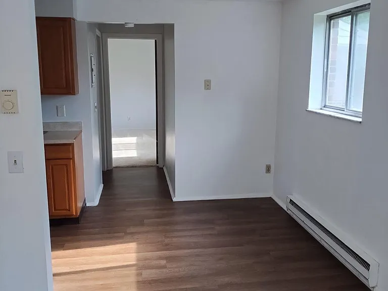 GLORY RIDGE APARTMENTS — Photo 17