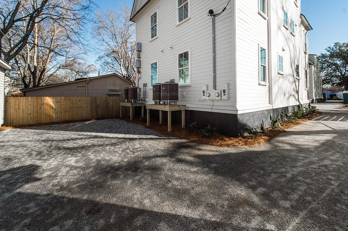 Building Photo - 707 Meeting St #B