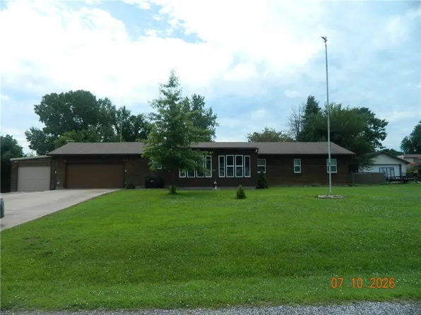 12086 Mike Rd, Lexington, MO 64067