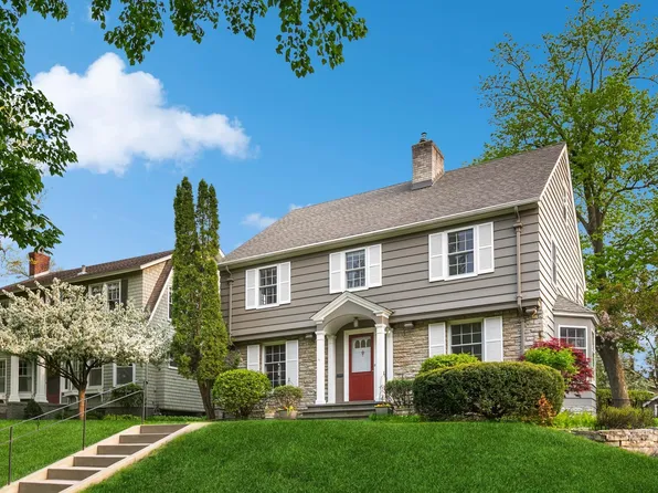 1215 W Minnehaha Pkwy, Minneapolis, MN 55419