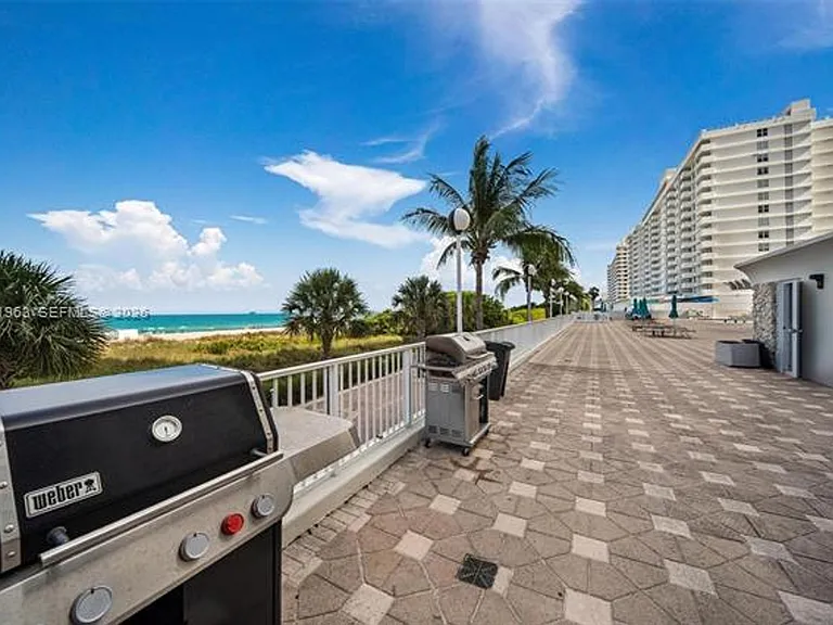 5701 Collins Avenue Cu #1415 — Photo 18