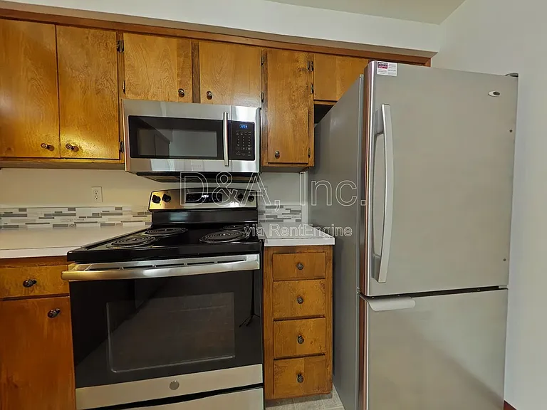 3288 NE Lancaster St #4 — Photo 4