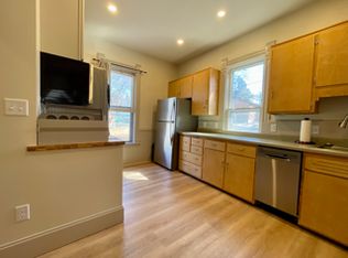 933 Williamson St APT 1, Madison, WI 53703