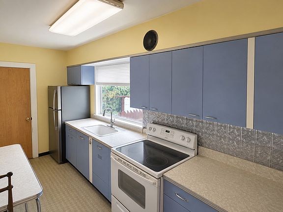 5th image of 411 N Ewing St