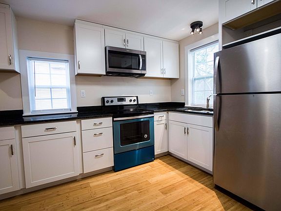3rd image of 502 Arendell St