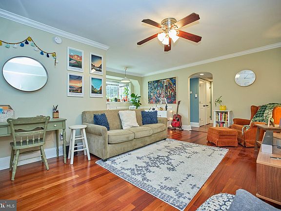 4th image of 820 B S Washington St #D