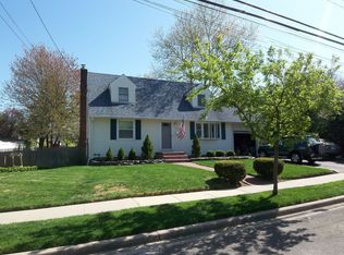 202 Plitt Ave, Farmingdale, NY 11735