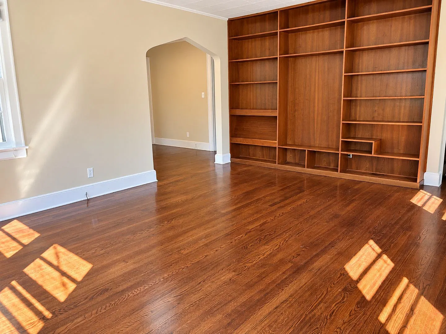 2 bed, 1.0 bath, 1156 sqft, $1,795 — Photo 3