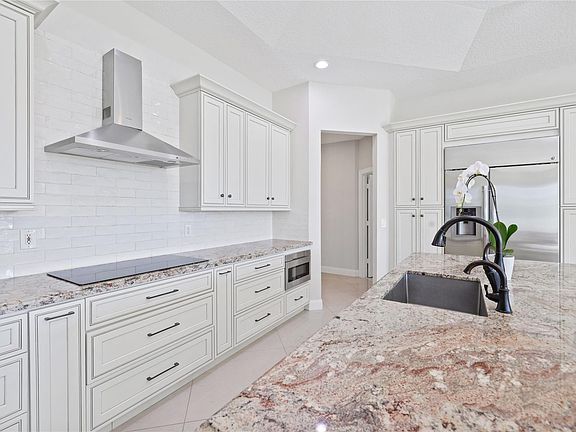 3rd image of 7631 Woodsmuir Drive