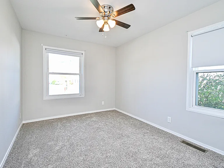 647 Bellaire Ct — Photo 18