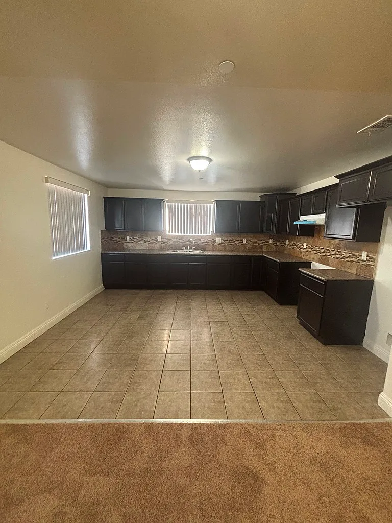5 bed, 1993 sqft, $3,800 — Photo 4